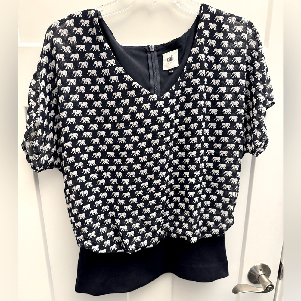 Cabi Womens Navy Blue White Elephant Print V Neck Parade Blouse Top Size Small